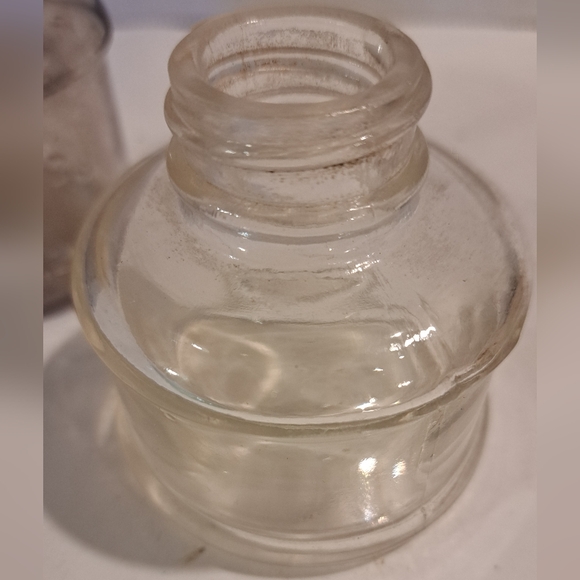 3 Fountain School Desk Inkwell, 1 Moyer, 1 Purple Underwood and 1 clear. - Picture 6 of 6